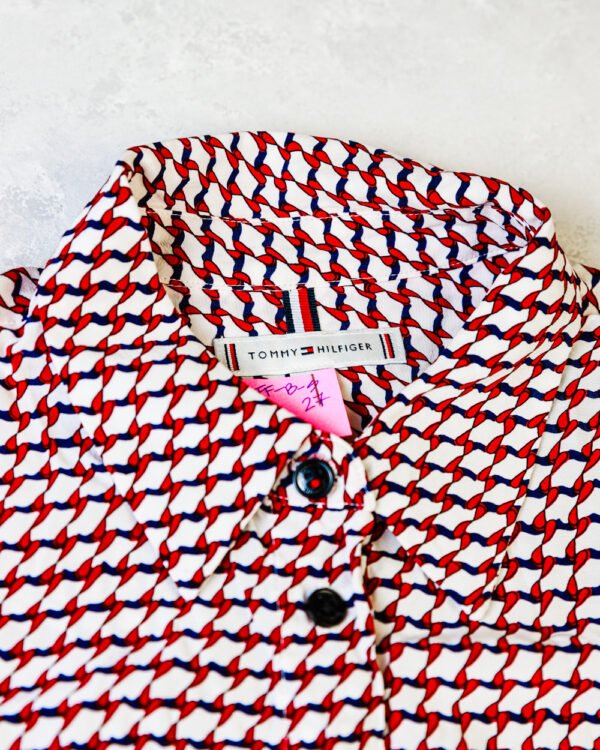BLUSA TOMMY, MANGAS LARGAS, ESTAMPADOS AZUL Y ROJO