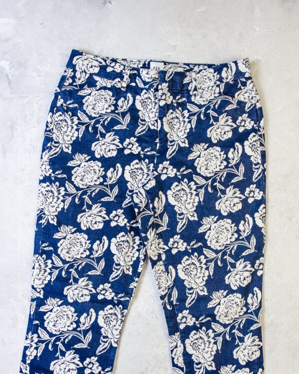 PANTALON CASUAL FLORES AZULES - Image 2