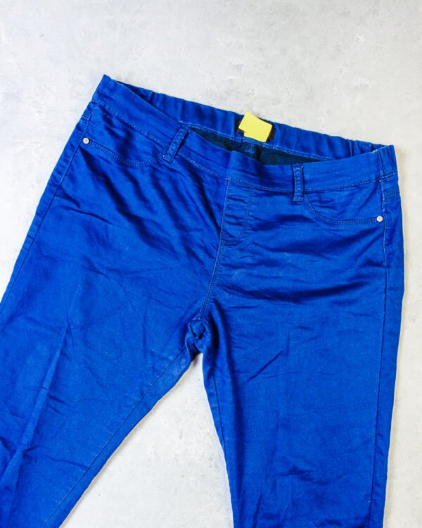 JEANS AZUL OSCURO, TELA SUAVE, STRADIVARIUS