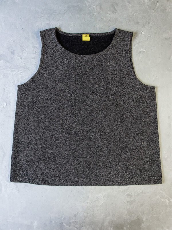 BLUSA GRIS, TELA GRUESA, SIN MANGAS