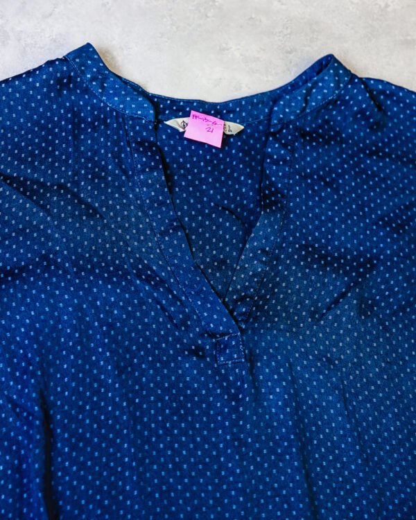 BLUSA AZUL PUNTOS GRISES - Image 2