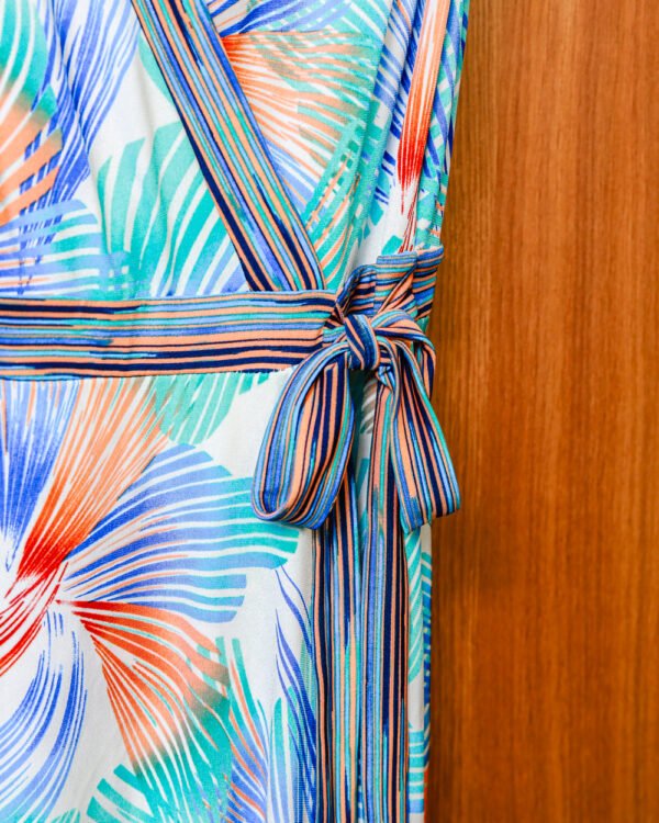 VESTIDO PLAYERO CON ESTAMPADOS NARANJA, AZUL Y TURQUESA - Image 2