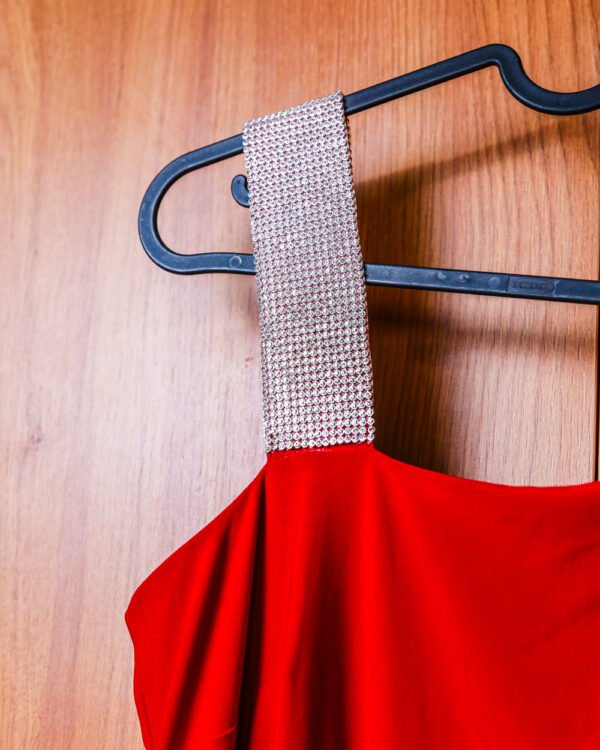 JUMPSUIT ROJO, HOMBRO PLATEADO - Image 2