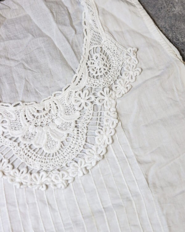 BLUSA BLANCA SIN MANGAS - Image 2