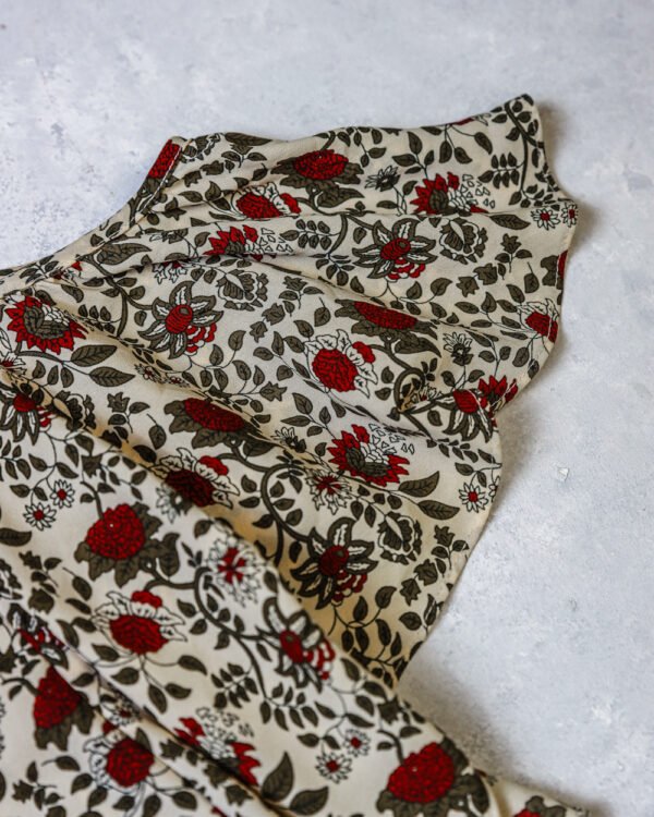 BLUSA BEIGE FLORES COLOR DE VINO - Image 2