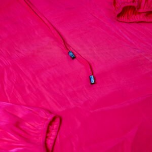 BLUSA COLOR CORAL, CUELLO REDONDO, MANGAS LARGAS