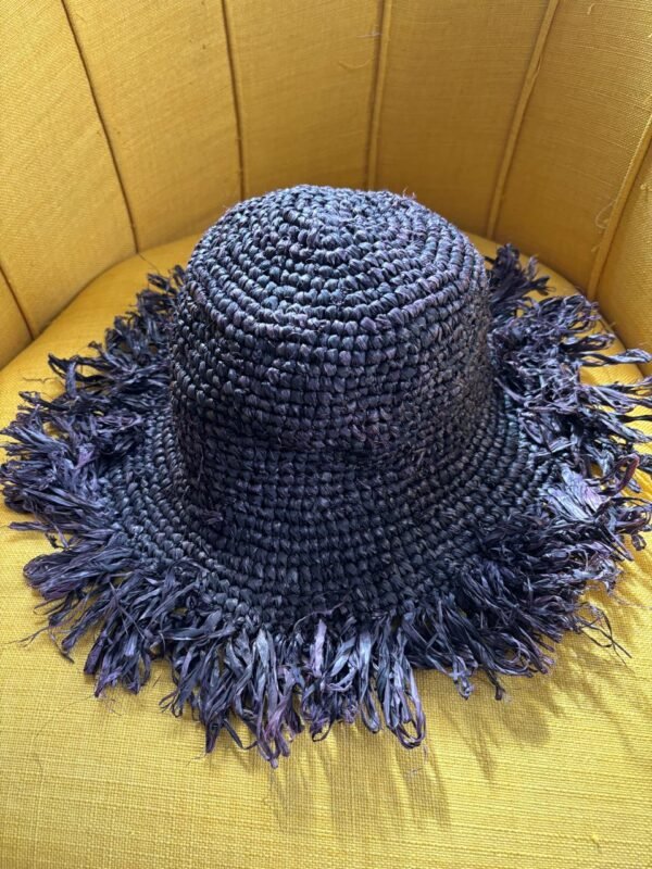 SOMBRERO NEGRO CON FLECOS