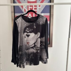 SWEATER NEGRO CON CARA