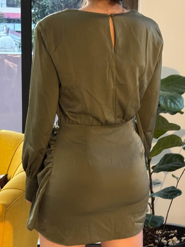 VESTIDO DE SEDA VERDE CORTO - Image 2