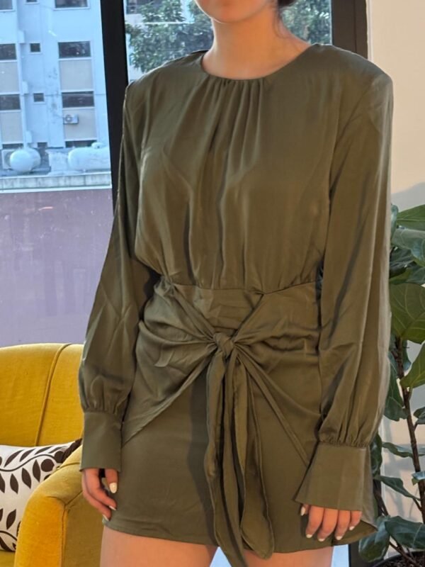 VESTIDO DE SEDA VERDE CORTO
